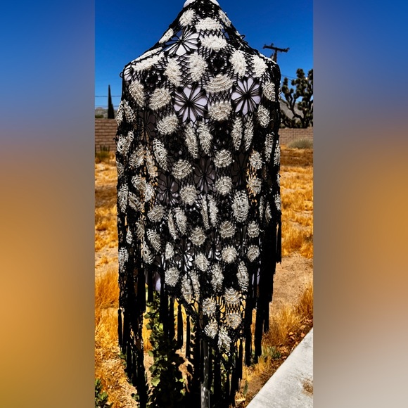 Black & White Crochet Fringe Boho Shawl! - Picture 16 of 16